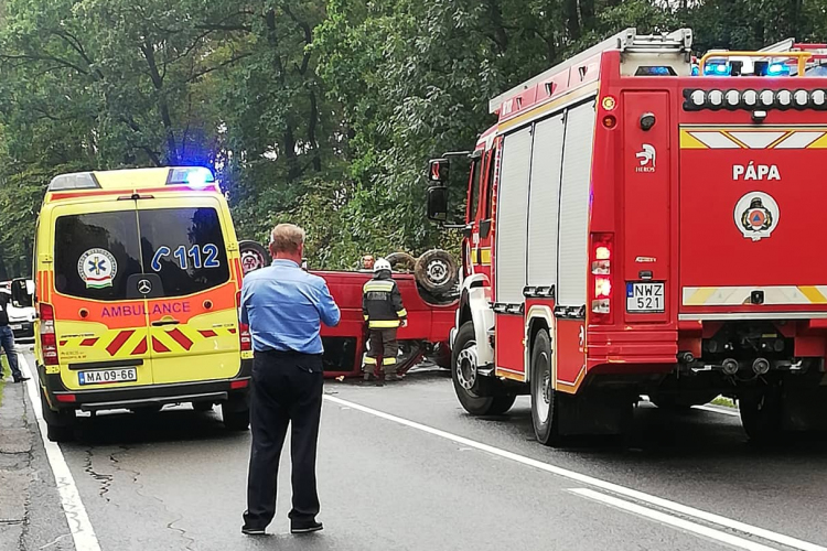 Súlyos baleset történt a 83-as úton, teljes az útzár